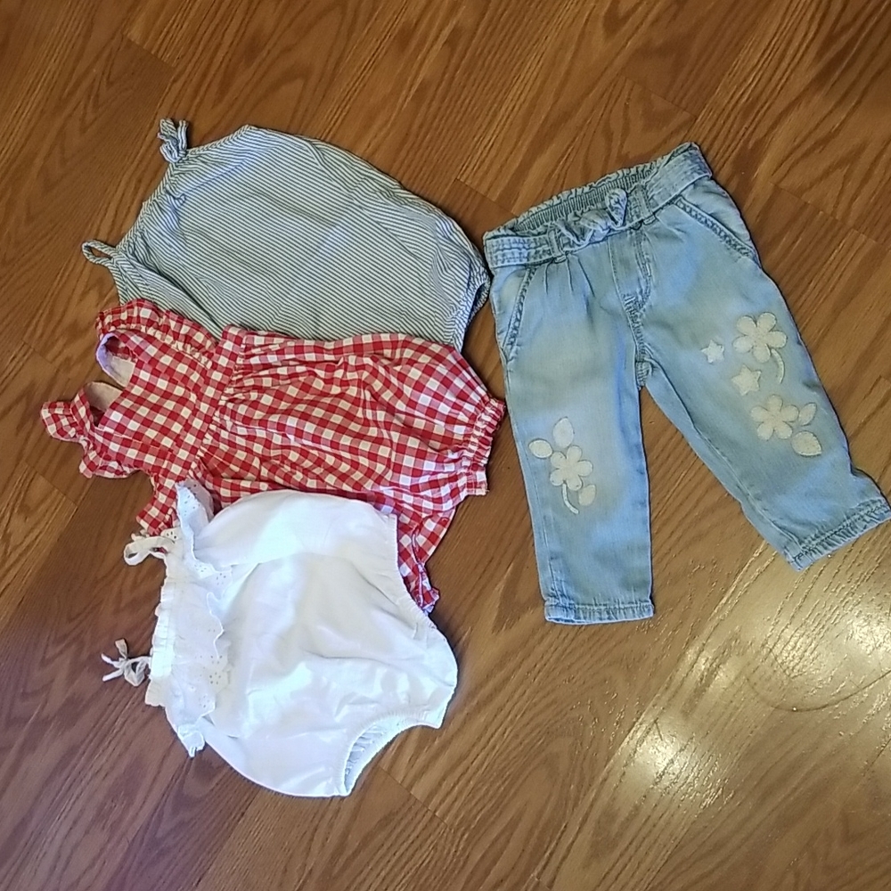 Gap lot of 3 an 1 old navy‎ rompers 3-6mo